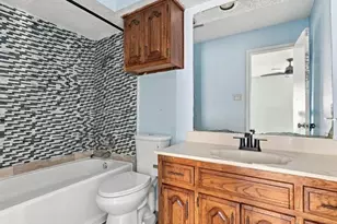 725 Southridge Ct, Grand Prairie, TX 75052 - Photo 12
