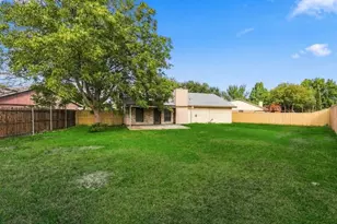 725 Southridge Ct, Grand Prairie, TX 75052 - Photo 18