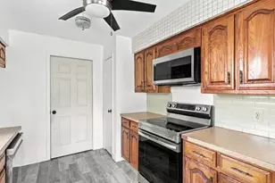 725 Southridge Ct, Grand Prairie, TX 75052 - Photo 6