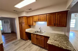 909 Hallum St, River Oaks, TX 76114 - Photo 14