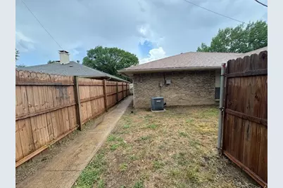 715 Oakwood Lane #A, Arlington, TX 76012 - Photo 2