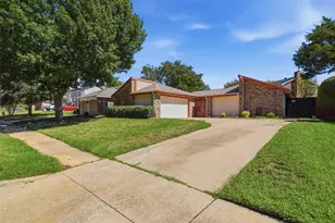 2406 Amber Hill Ln, Euless, TX 76039 - Photo 2