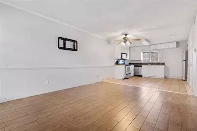 1207 W Wall Street #4, Grapevine, TX 76051 - Photo 4