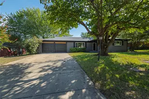 102 Juniper St, Mansfield, TX 76063 - Photo 2