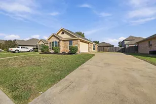 913 Sage Meadow Dr, Glenn Heights, TX 75154 - Photo 4