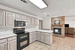 819 Nokomis Cir, Lancaster, TX 75146 - Photo 22