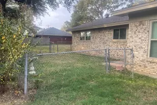 315 S Baker St, Granbury, TX 76048 - Photo 26