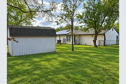 709 SW Dallas Street, Grand Prairie, TX 75051 - Photo 18