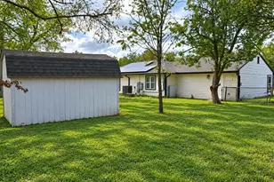 709 SW Dallas St, Grand Prairie, TX 75051 - Photo 18