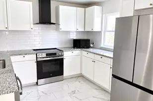 709 SW Dallas St, Grand Prairie, TX 75051 - Photo 8