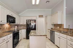 329 Edinburgh Ln, Waco, TX 76712 - Photo 8