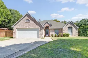 1395 Forest Creek Dr, Lewisville, TX 75067 - Photo 1