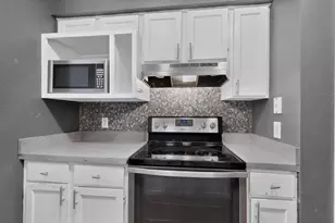 8109 Skillman St, Dallas, TX 75231 - Photo 10