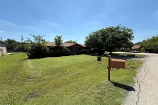 300 Linda St, Roanoke, TX 76262 - Photo 2