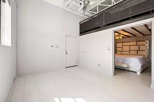 215 N Walton St, Dallas, TX 75226 - Photo 8