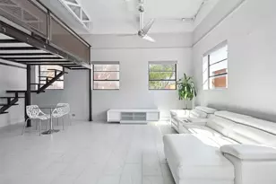 215 N Walton St, Dallas, TX 75226 - Photo 2