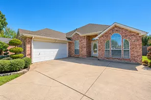 5121 Yaupon Dr, Arlington, TX 76018 - Photo 2