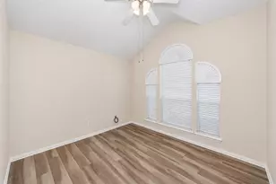 5121 Yaupon Dr, Arlington, TX 76018 - Photo 6