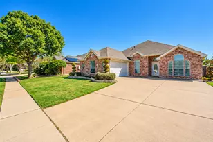 5121 Yaupon Dr, Arlington, TX 76018 - Photo 1