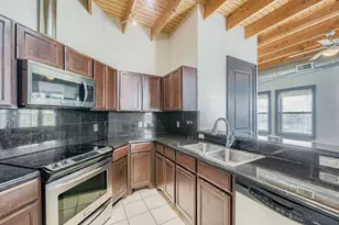 928 Lipscomb St, Fort Worth, TX 76104 - Photo 4
