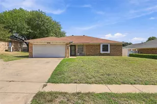 228 Meadowhill Dr, Benbrook, TX 76126 - Photo 2