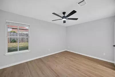 2440 Ranchview Drive, Grand Prairie, TX 75052 - Photo 18