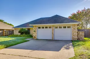 6015 Kenilworth Dr, Arlington, TX 76001 - Photo 2