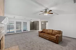 2009 Glencrest Ln, Garland, TX 75040 - Photo 4