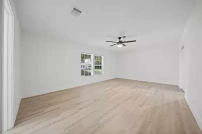 220 W Wardville Street, Cleburne, TX 76033 - Photo 14