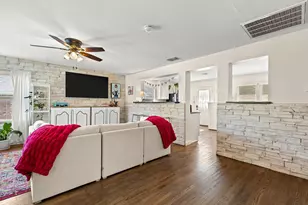 2425 S 2nd St, Waco, TX 76706 - Photo 10
