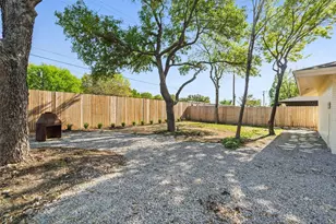 8570 Sweetwood Dr, Dallas, TX 75228 - Photo 26