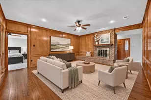 201 Oakhaven Dr, Grand Prairie, TX 75050 - Photo 2