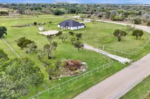 9060 Mitchell Bend Ct, Granbury, TX 76048 - Photo 8