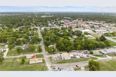 223 W 2nd Street, Bonham, TX 75418 - Photo 36