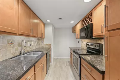550 E Avenue J #B, Grand Prairie, TX 75050 - Photo 12