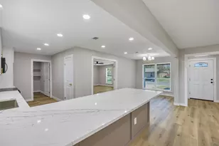 301 Linda Dr, Burleson, TX 76028 - Photo 10