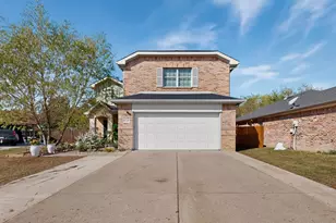 2549 Spring Creek Dr, Balch Springs, TX 75180 - Photo 2