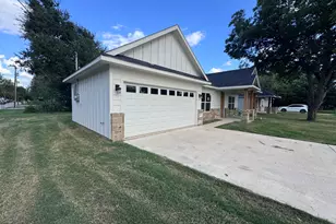207 S Washington St, Cleburne, TX 76031 - Photo 4