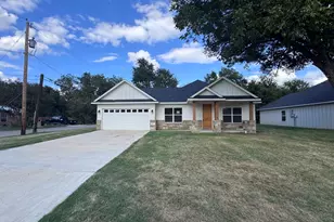 207 S Washington St, Cleburne, TX 76031 - Photo 2