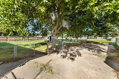 707 Gayle Street, Burkburnett, TX 76354 - Photo 38