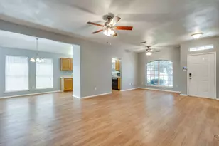 6221 St Leonard Dr, Arlington, TX 76001 - Photo 4