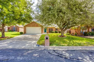 6221 St Leonard Dr, Arlington, TX 76001 - Photo 2
