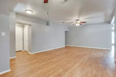 6221 St Leonard Drive, Arlington, TX 76001 - Photo 6