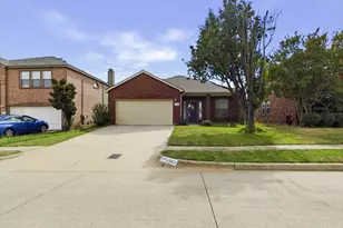 12652 Oakwood Cir, Fort Worth, TX 76040 - Photo 2