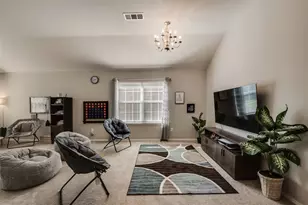 2732 Excalibur Dr, Grand Prairie, TX 75052 - Photo 4