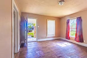 720 Texas St, Graham, TX 76450 - Photo 2