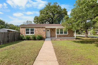920 Avenue C, Lacy Lakeview, TX 76705 - Photo 1