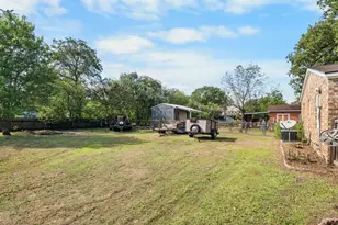 920 Avenue C, Lacy Lakeview, TX 76705 - Photo 26
