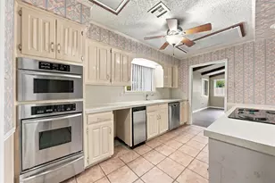 741 S 1st St, Hewitt, TX 76643 - Photo 14