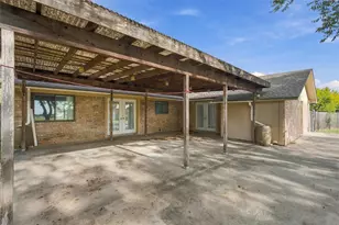 741 S 1st St, Hewitt, TX 76643 - Photo 30